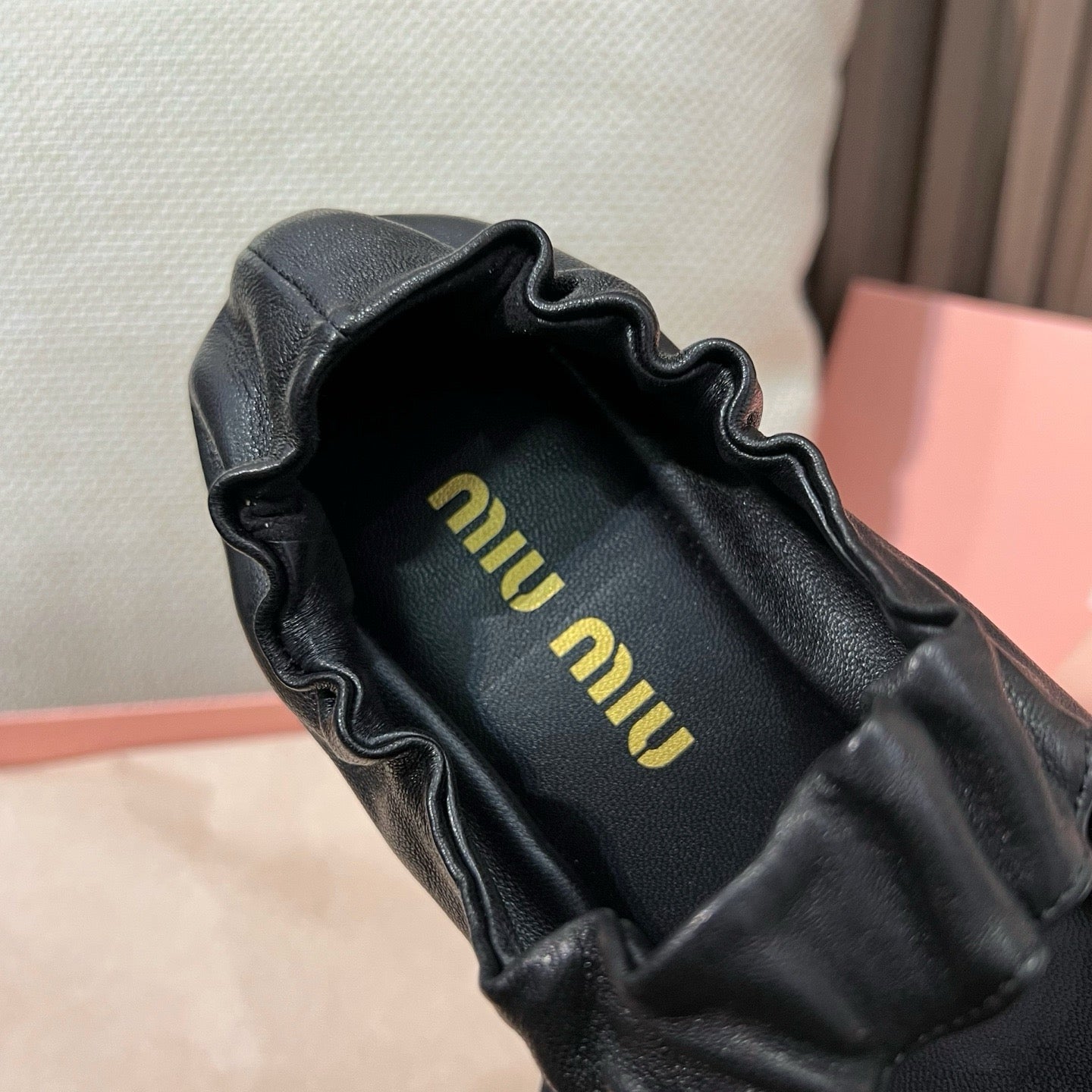 미우미우 루슈 나파 가죽 발레리나