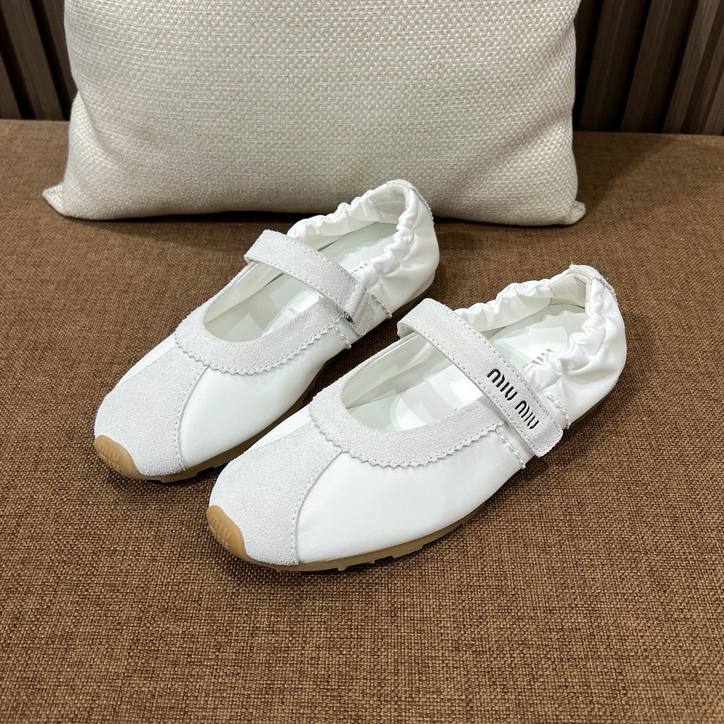 미우미우 블리치드 나파 가죽 발레리나