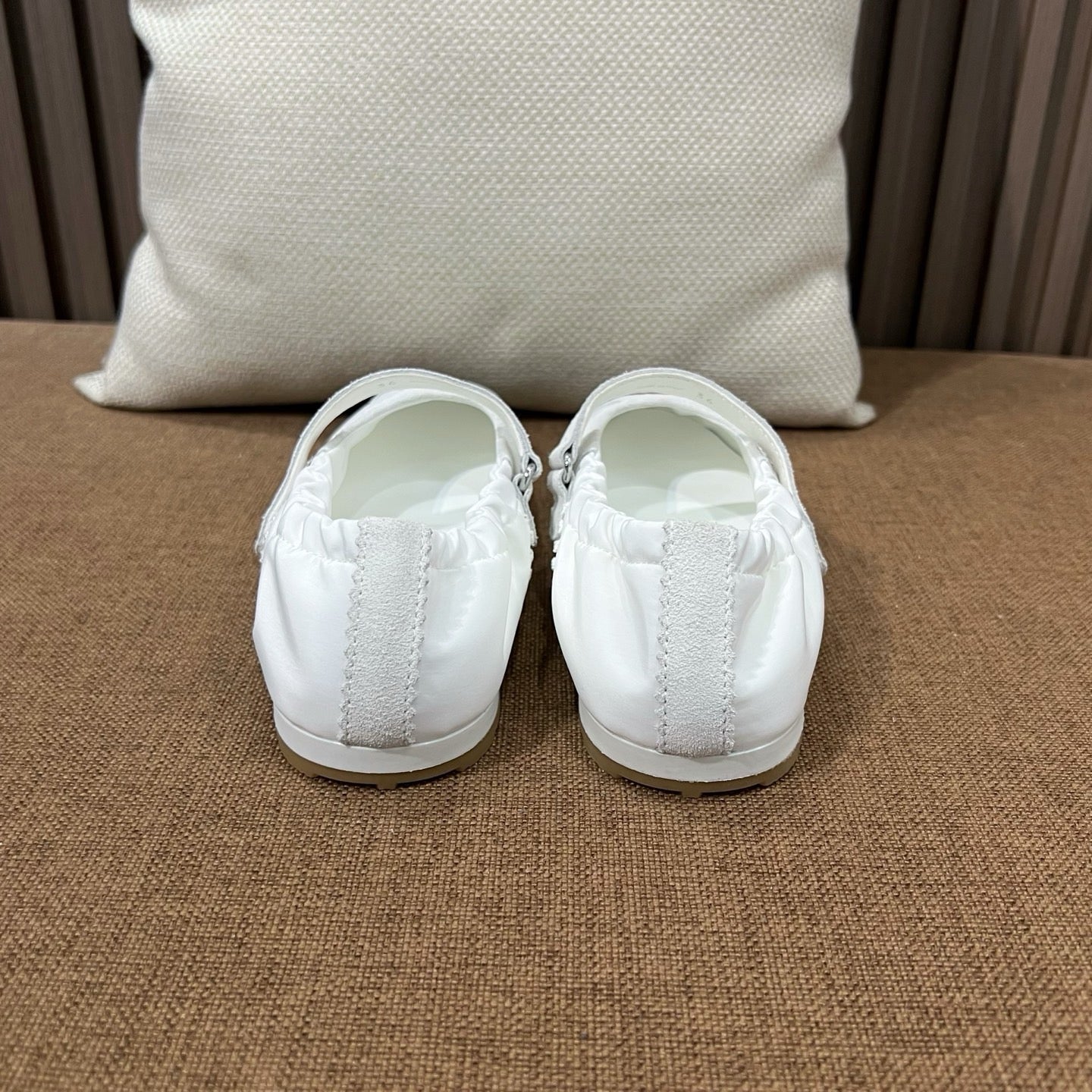 미우미우 블리치드 나파 가죽 발레리나