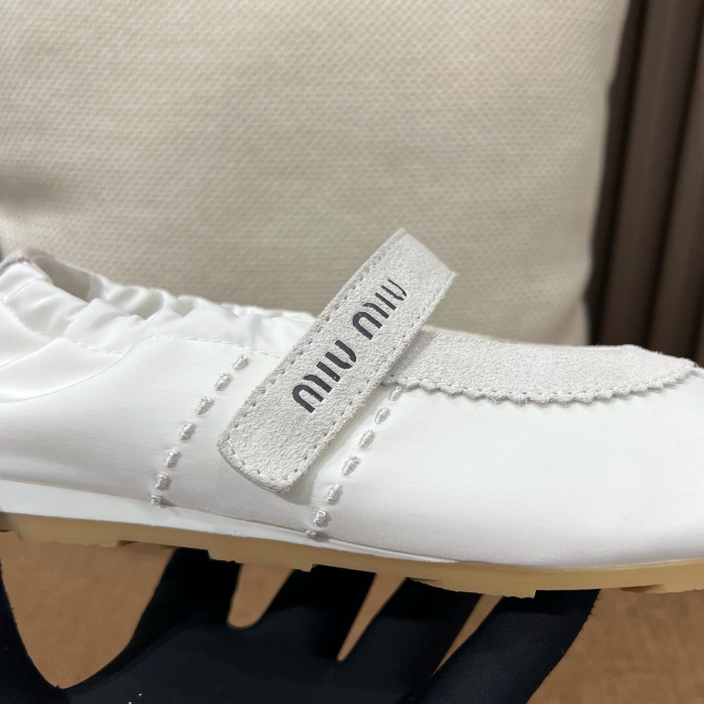 미우미우 블리치드 나파 가죽 발레리나