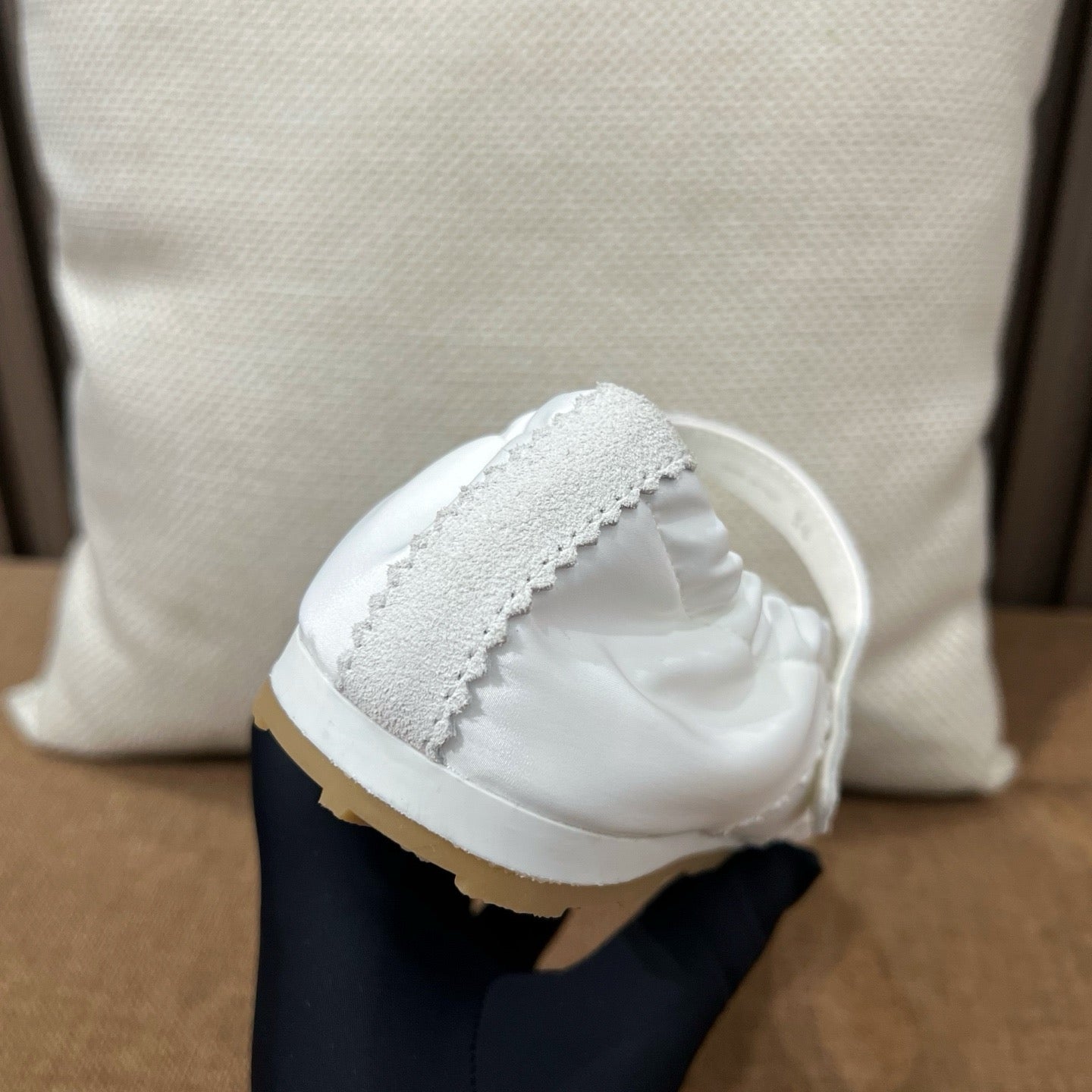 미우미우 블리치드 나파 가죽 발레리나