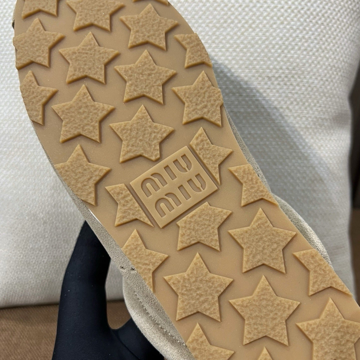 미우미우 플룸 스웨이드 뮬