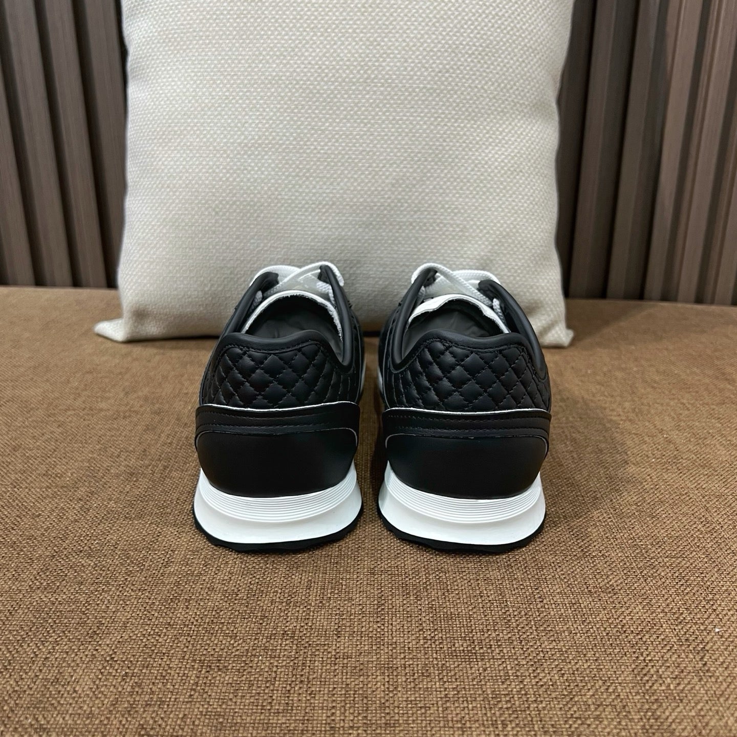 샤넬 카프스킨 벨벳 스니커즈