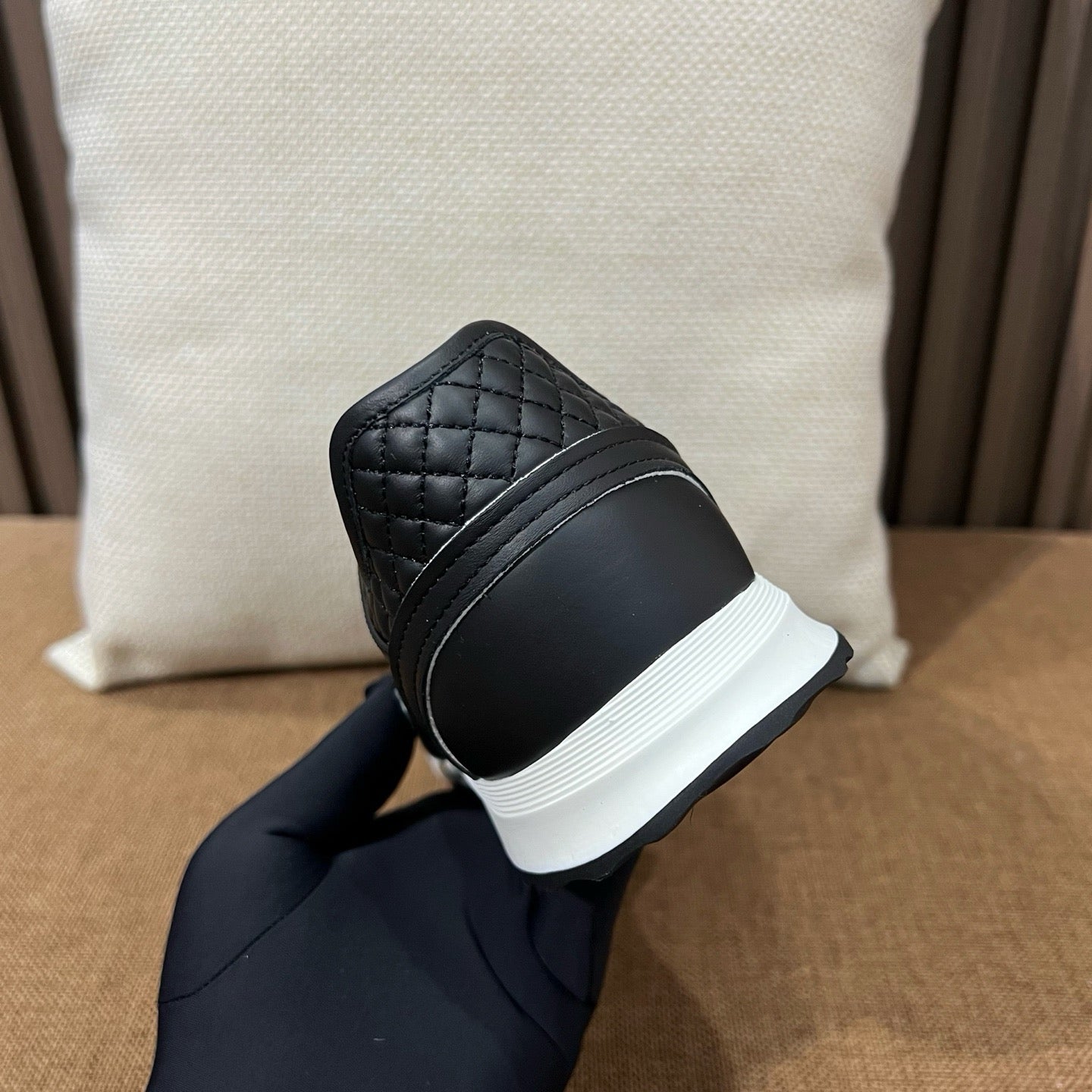 샤넬 카프스킨 벨벳 스니커즈