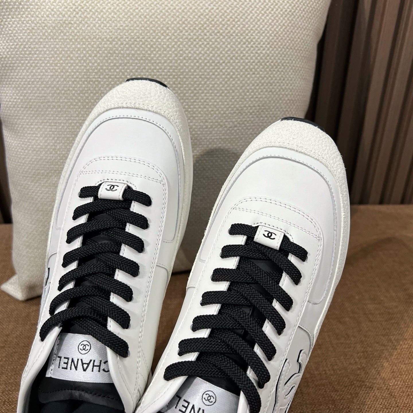 샤넬 카프스킨 벨벳 스니커즈