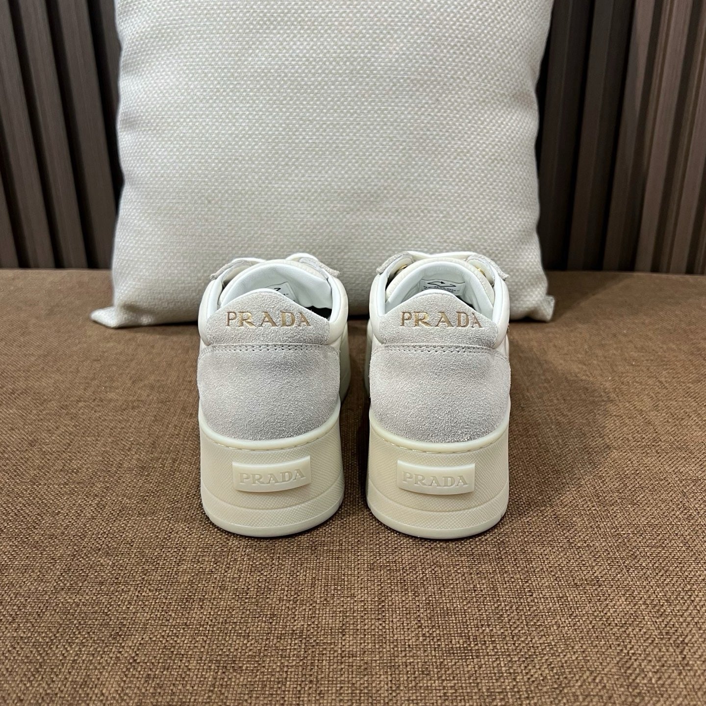 프라다 다운타운 볼드 나파 스니커즈