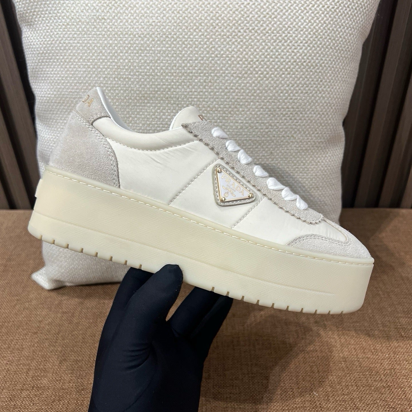 프라다 다운타운 볼드 나파 스니커즈