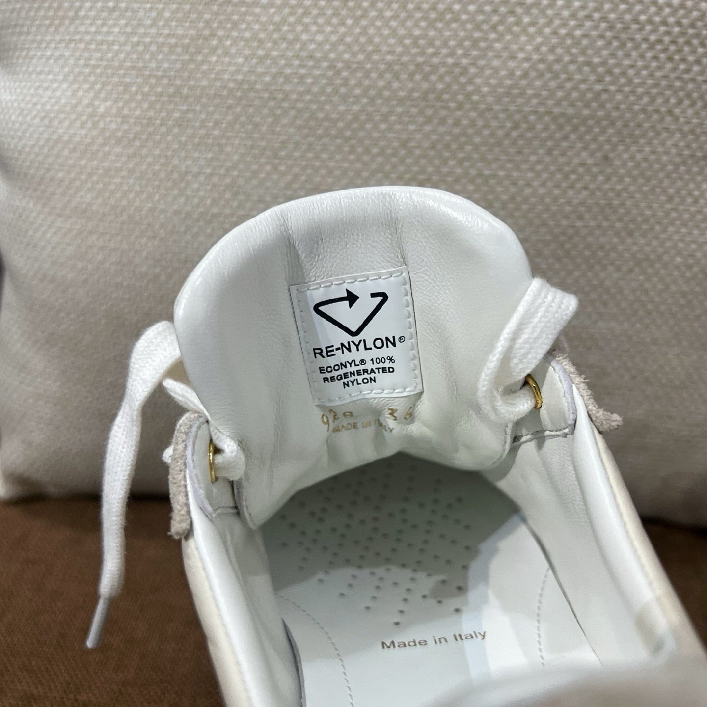 프라다 다운타운 볼드 나파 스니커즈