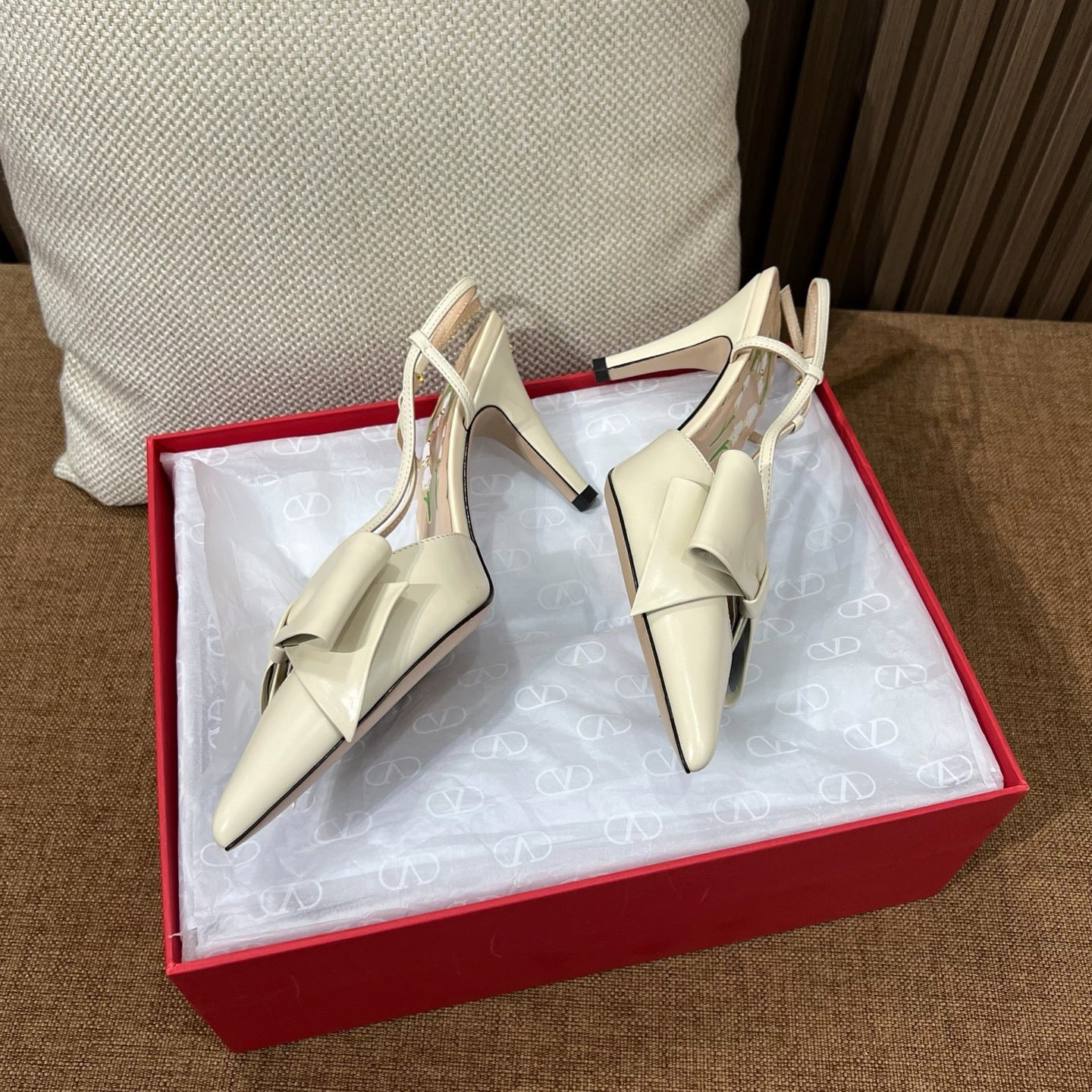발렌티노 가라바니 슬링백
