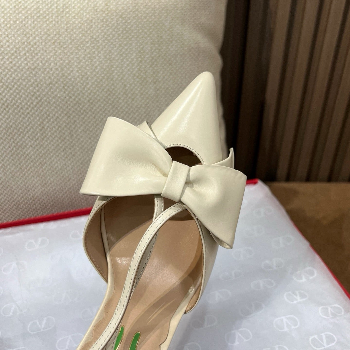 발렌티노 가라바니 슬링백