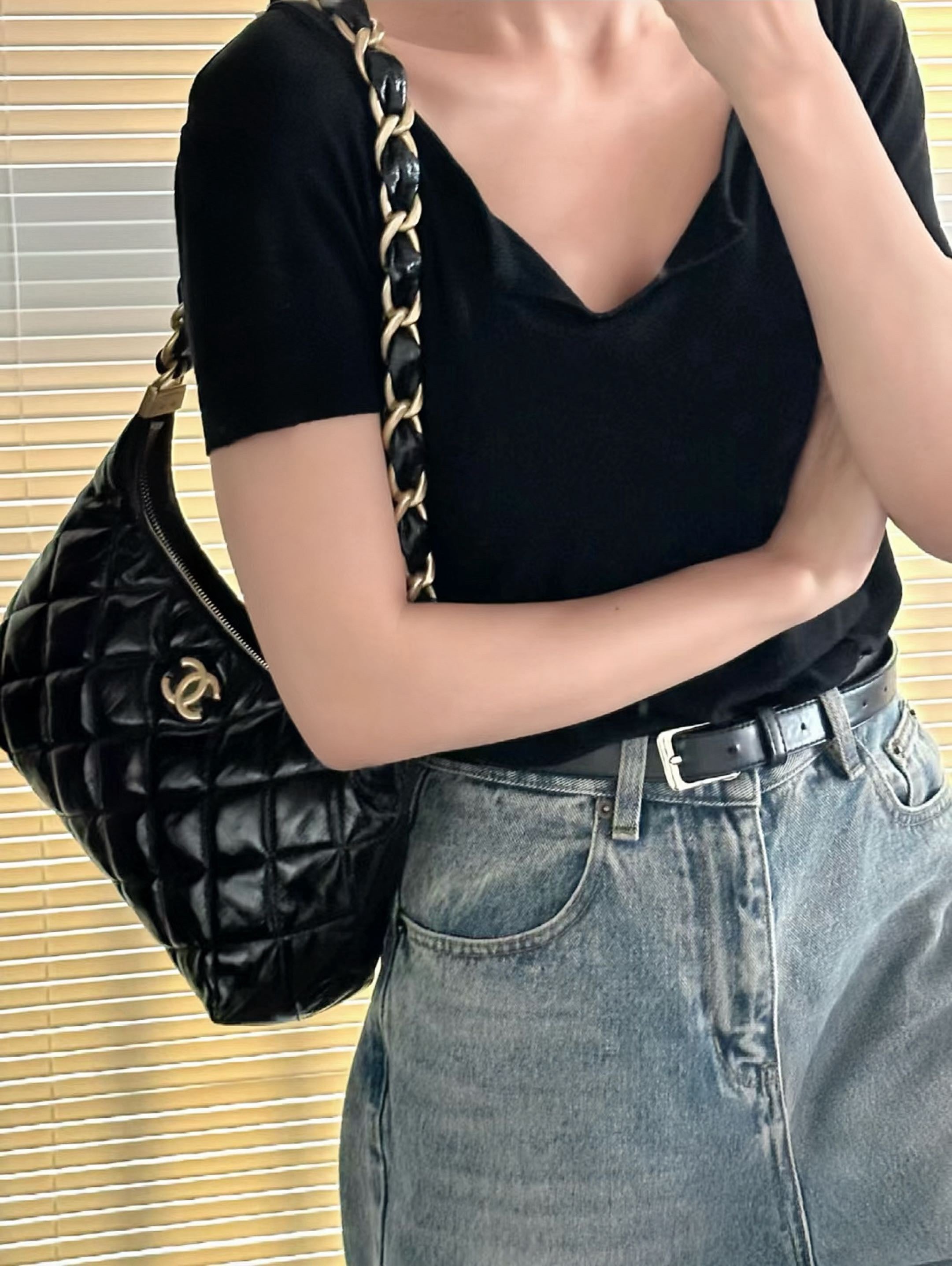 샤넬 24A 호보백 미디움