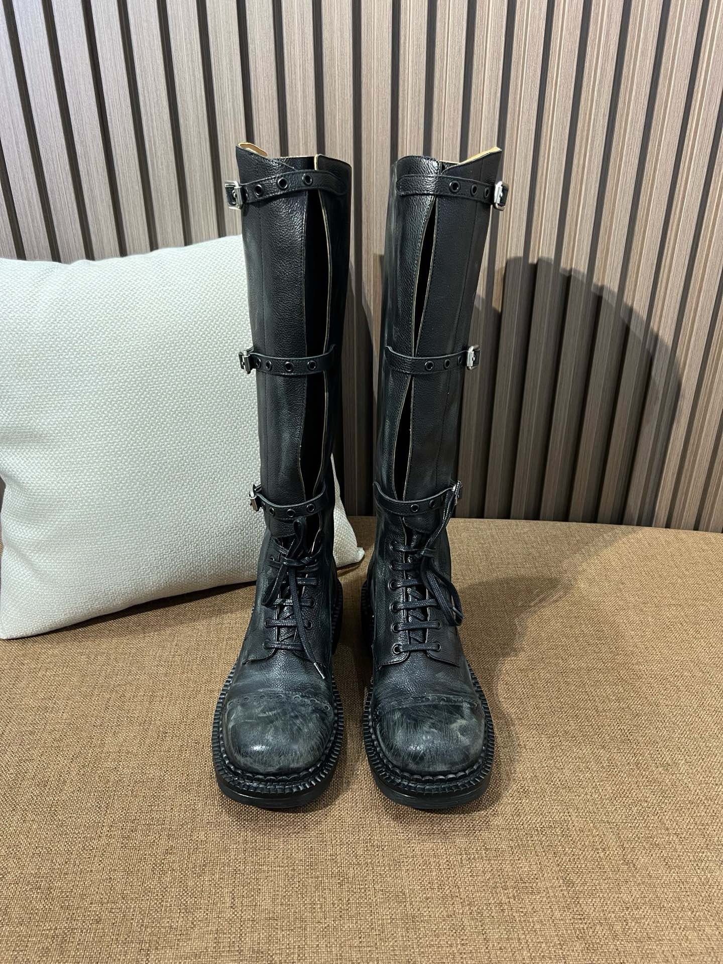 미우미우 가죽 부츠