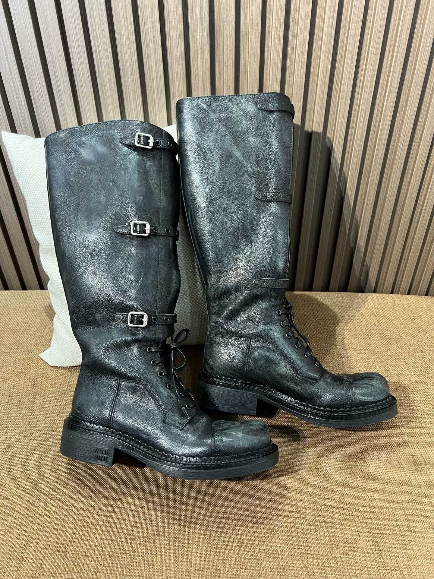 미우미우 가죽 부츠