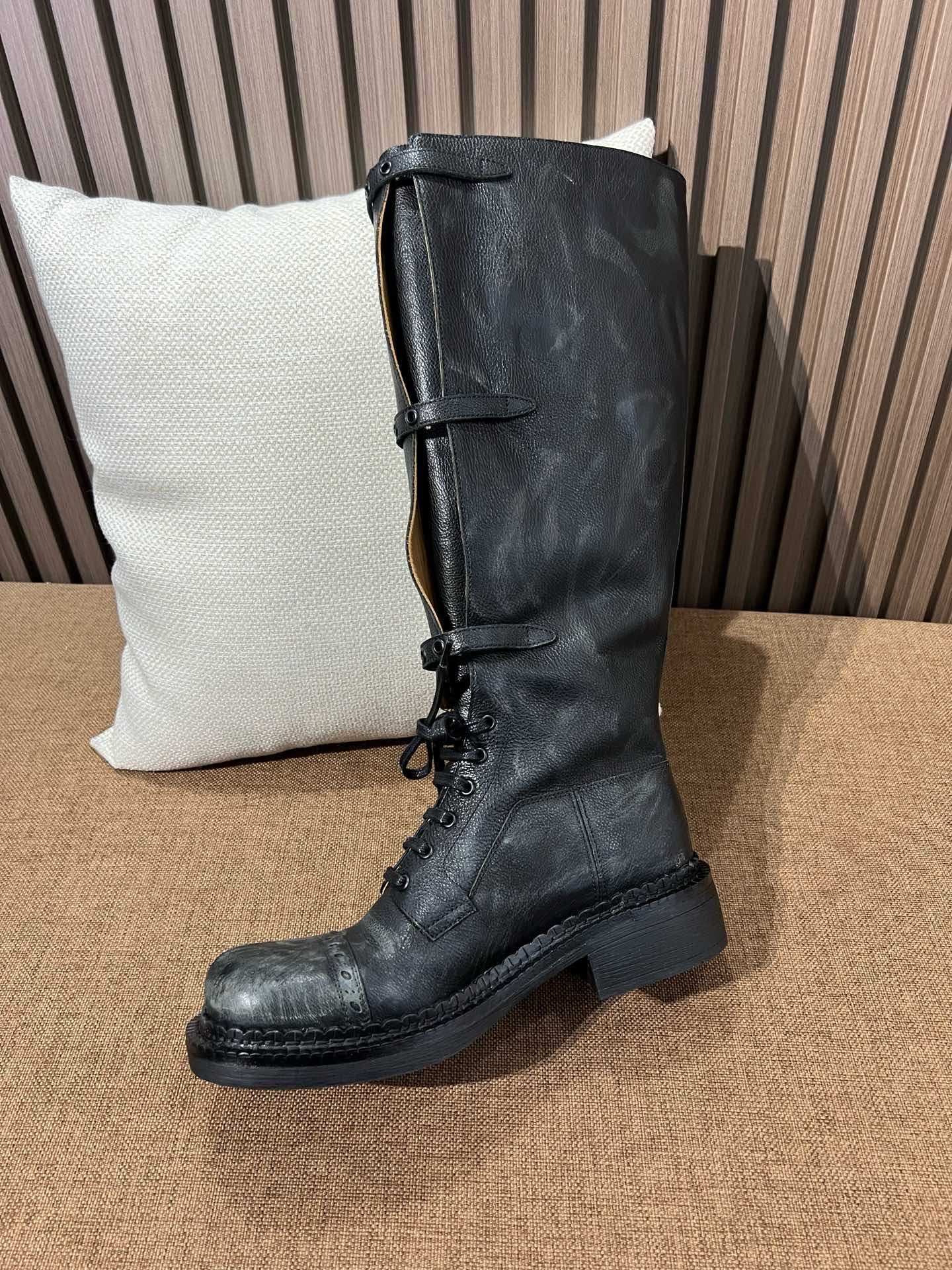 미우미우 가죽 부츠