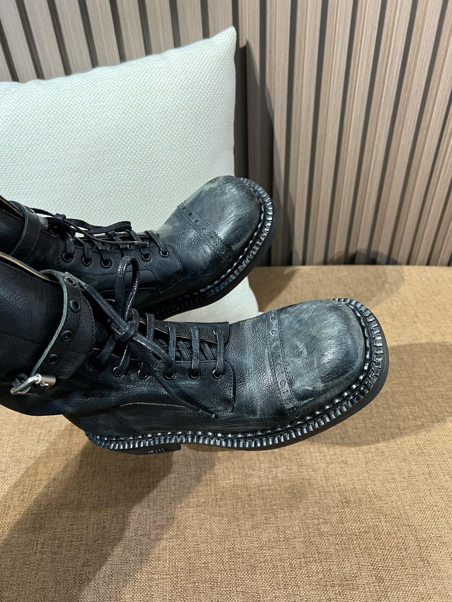 미우미우 가죽 부츠