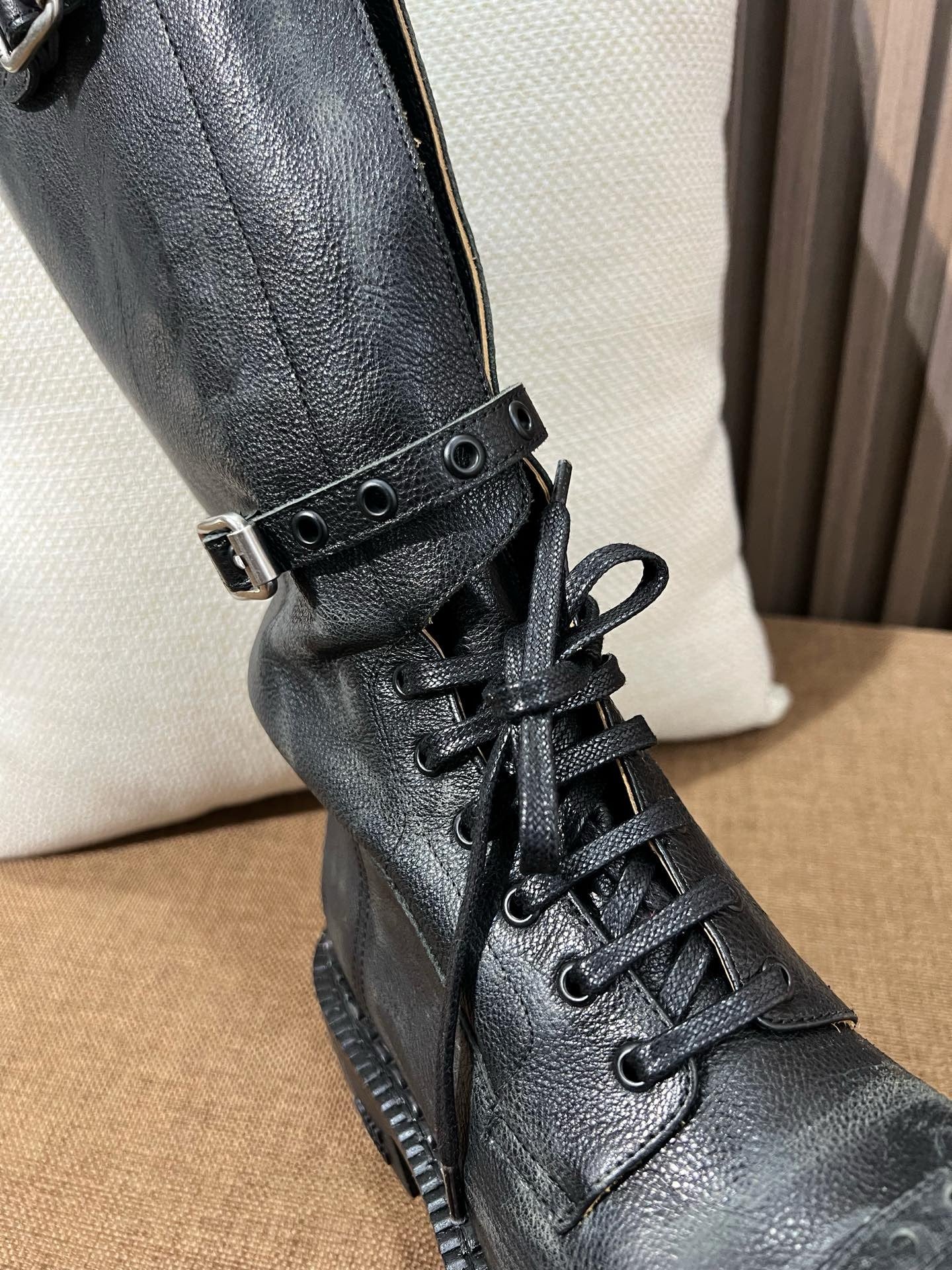 미우미우 가죽 부츠