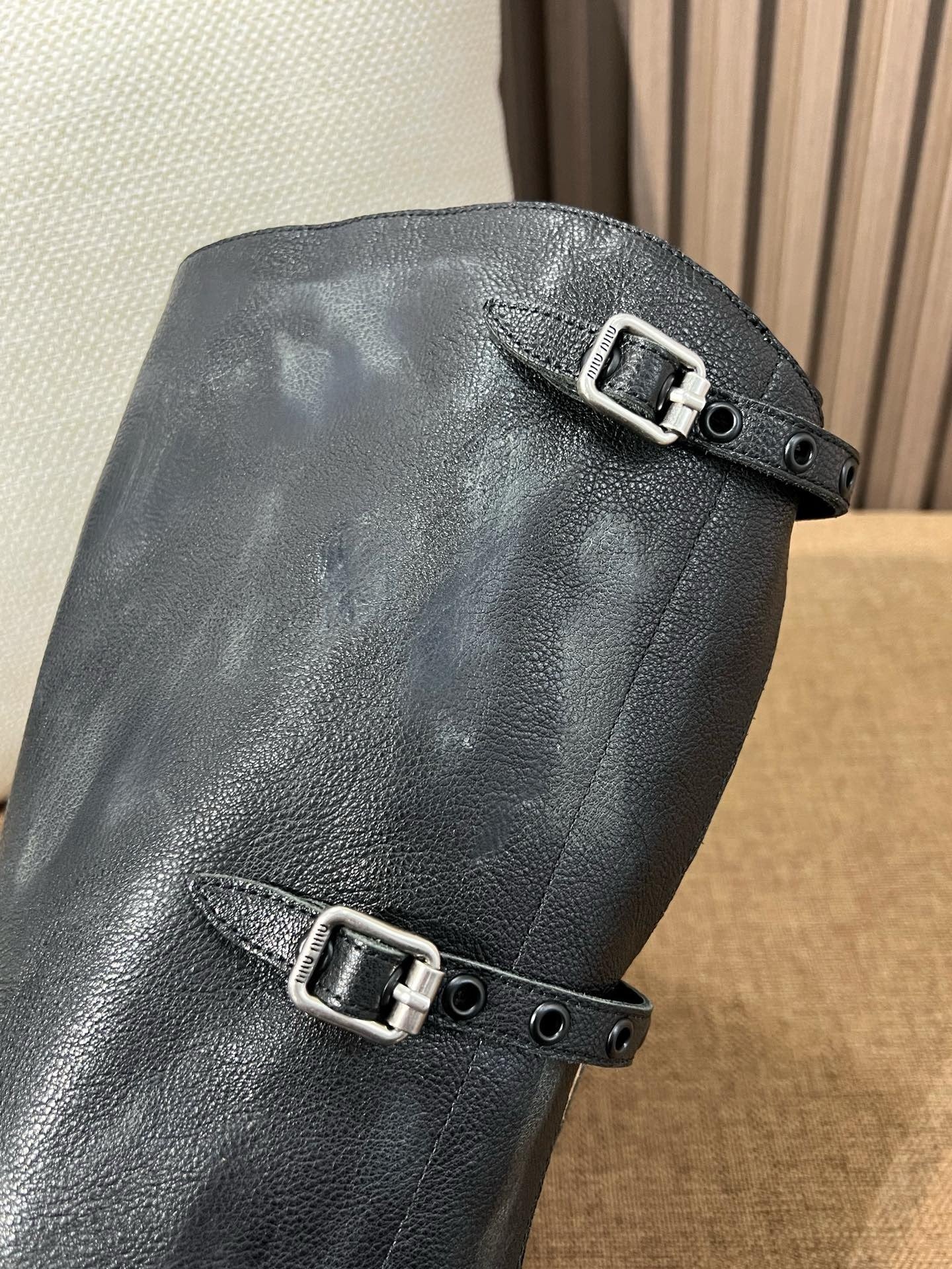 미우미우 가죽 부츠