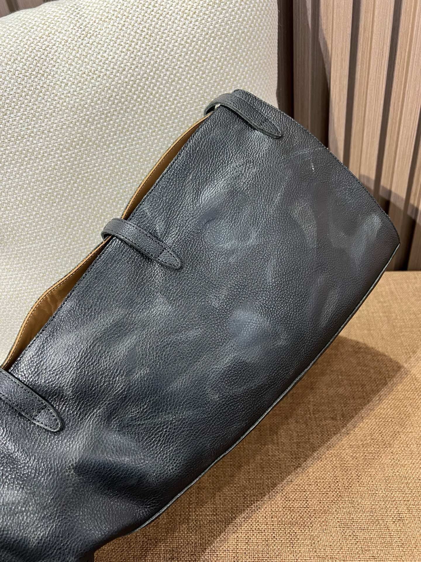 미우미우 가죽 부츠