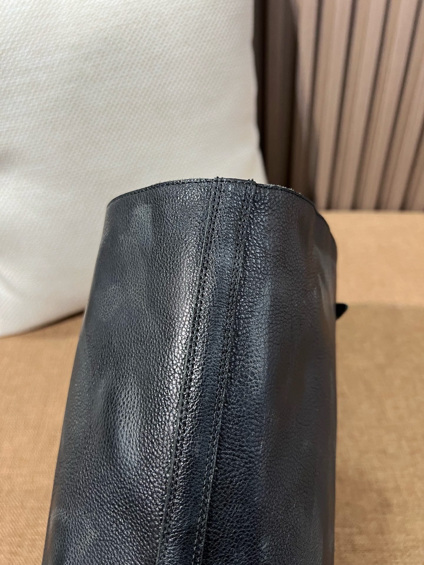 미우미우 가죽 부츠