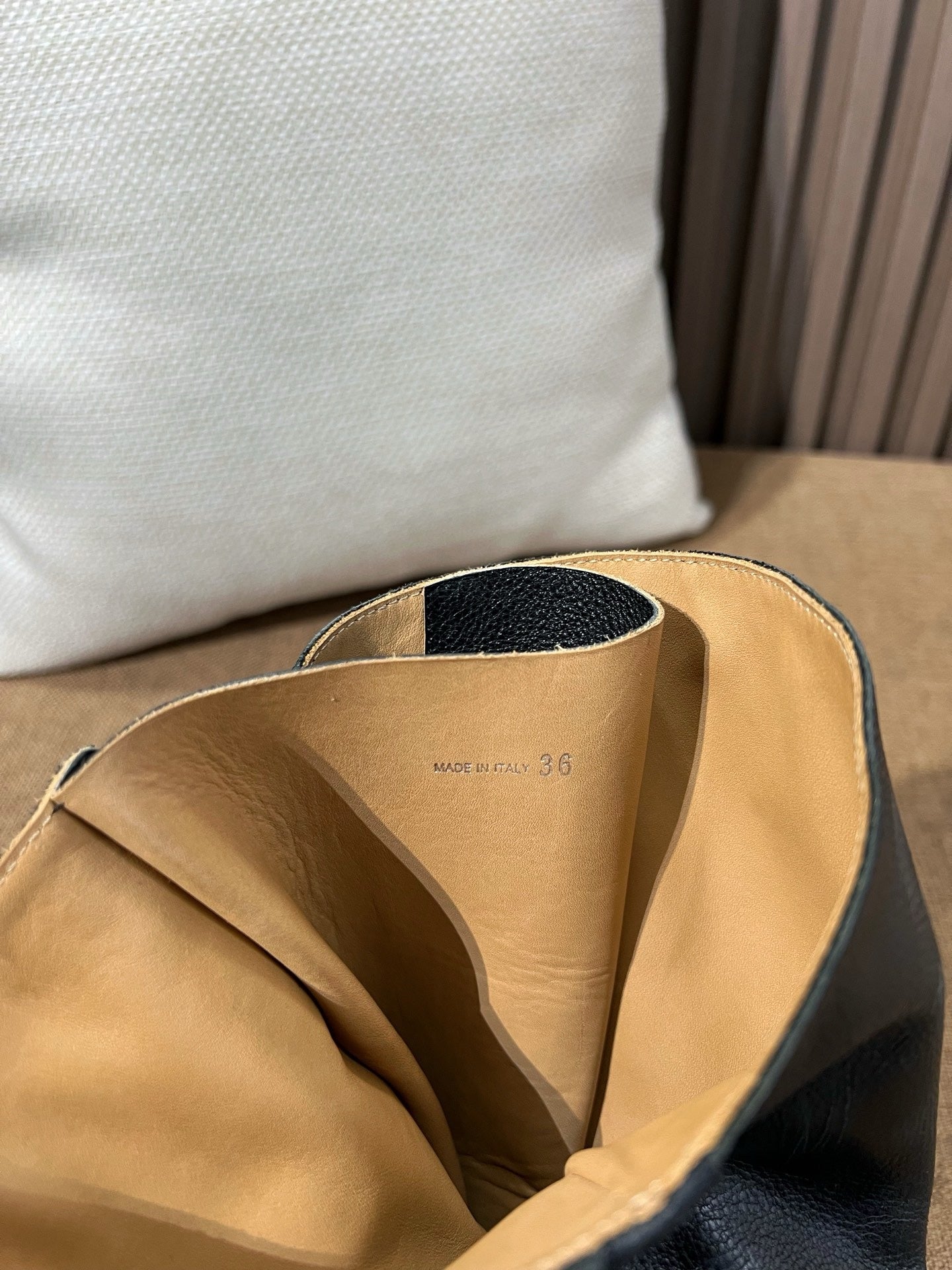 미우미우 가죽 부츠