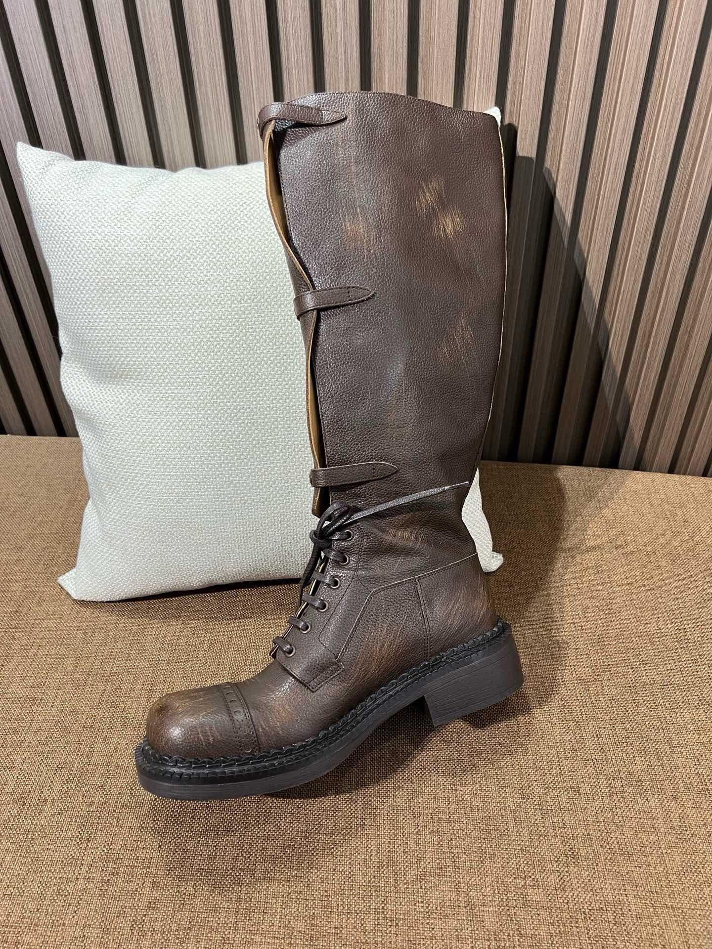 미우미우 가죽 부츠