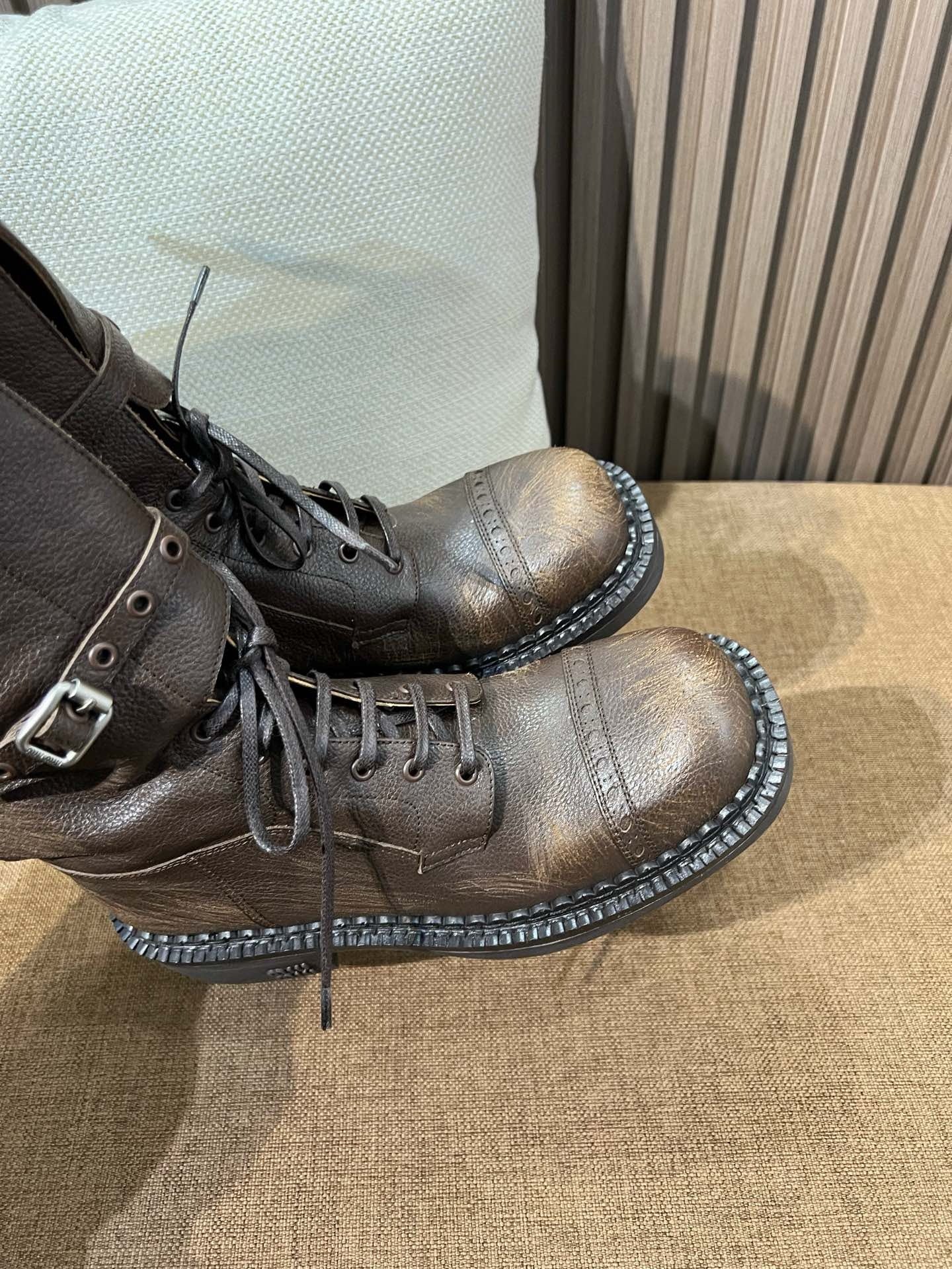 미우미우 가죽 부츠