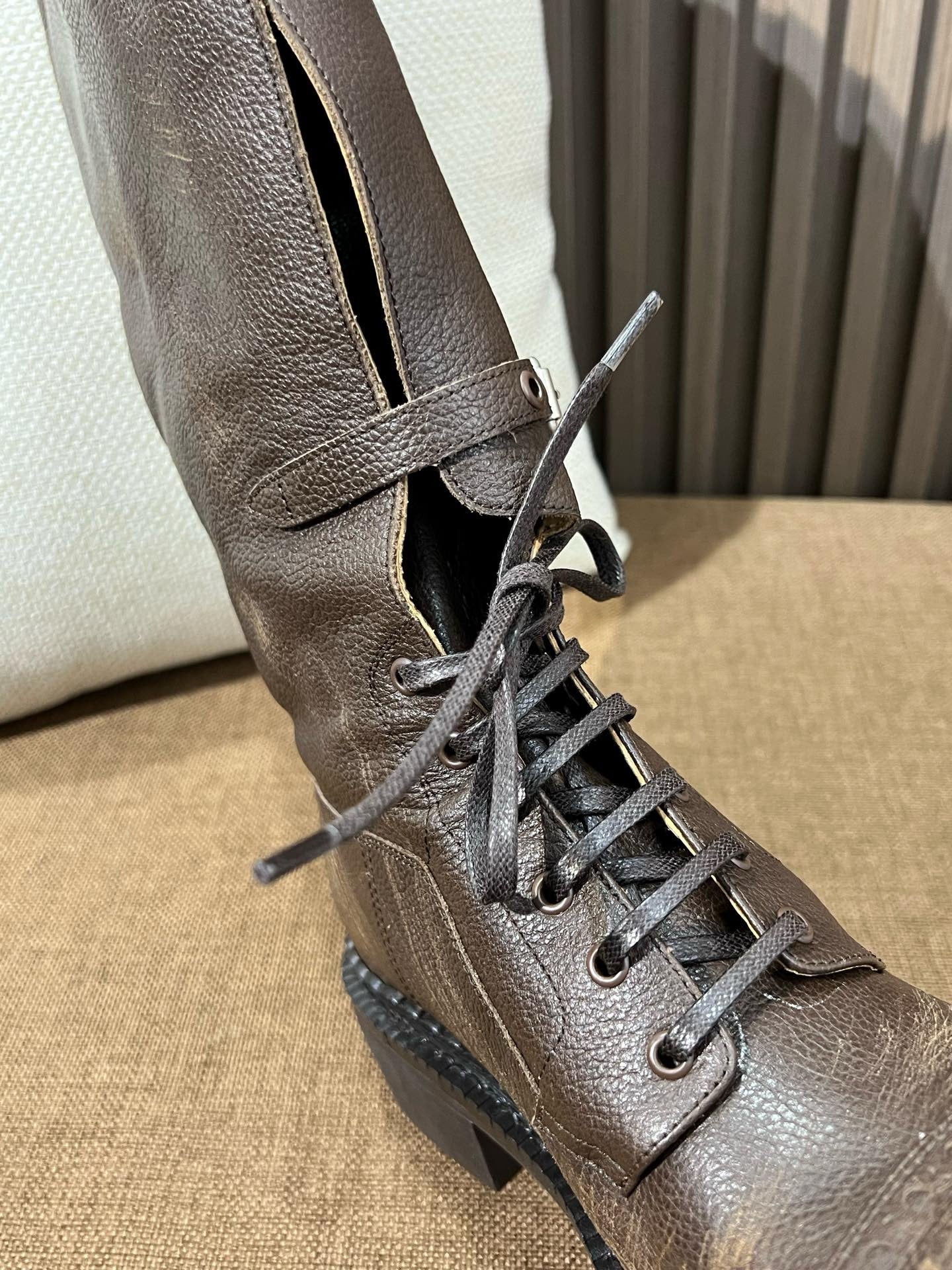 미우미우 가죽 부츠