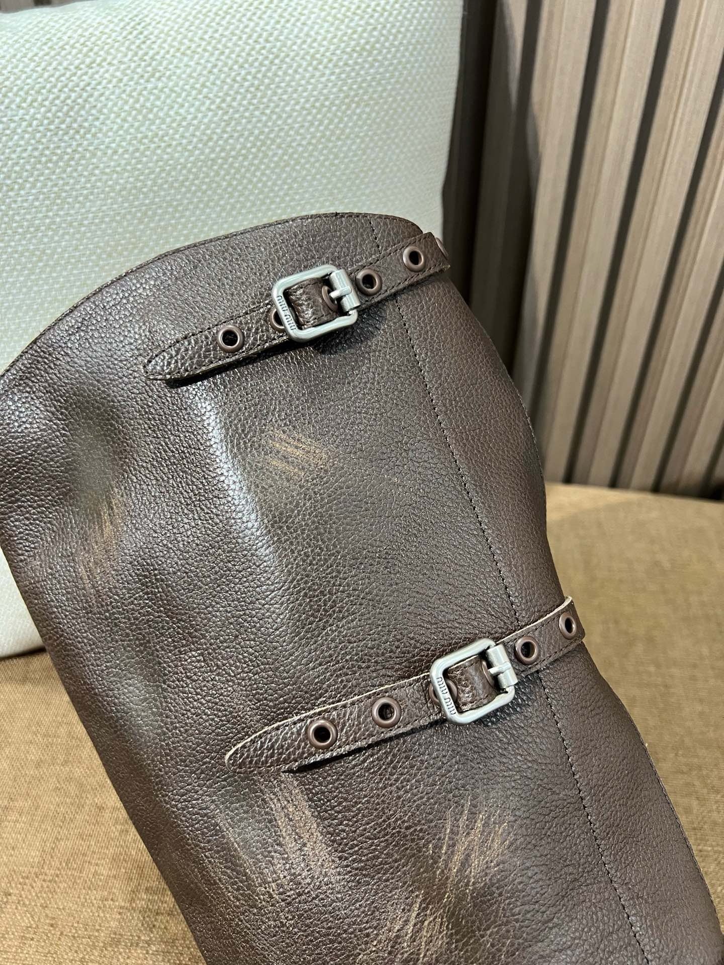 미우미우 가죽 부츠