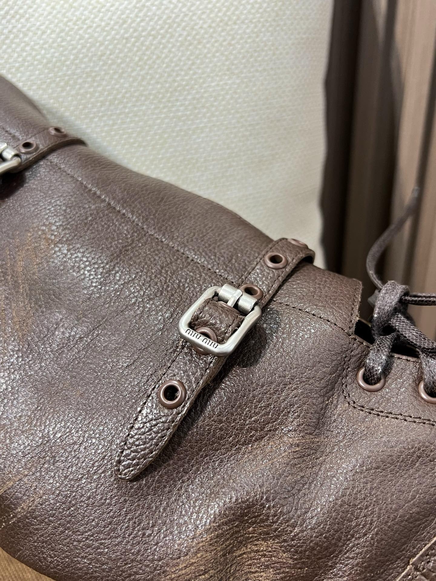 미우미우 가죽 부츠