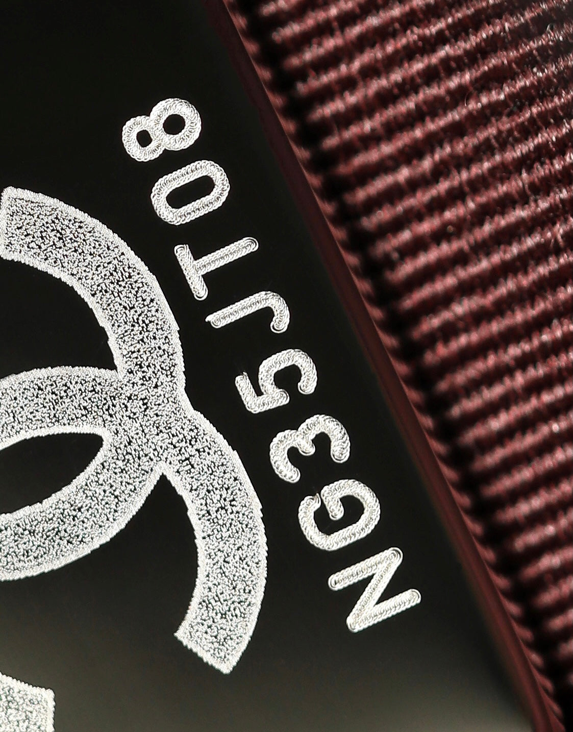 샤넬 클래식 턴락 WOC 캐비어