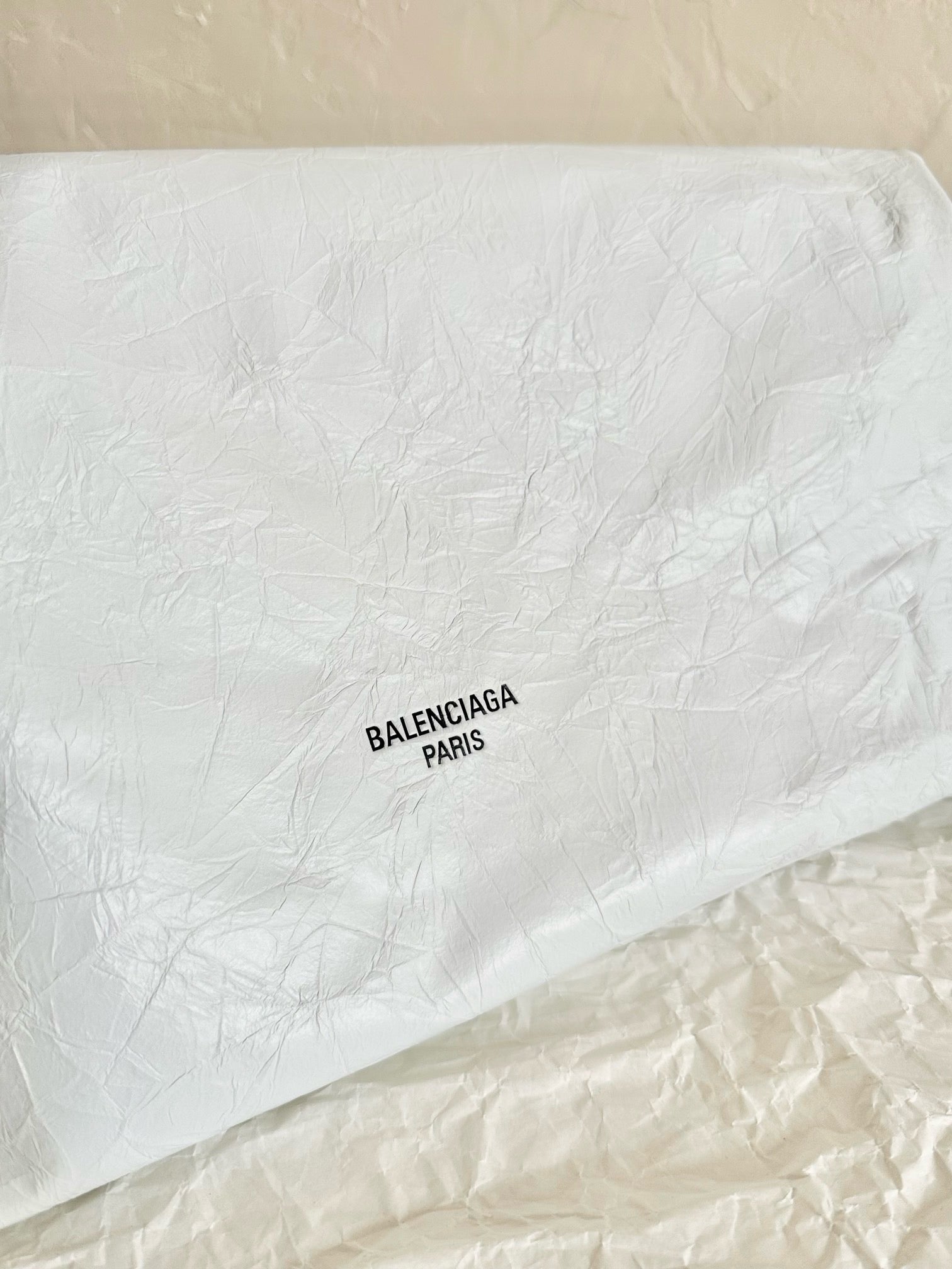 발렌시아가 크러쉬 토트백 미디움