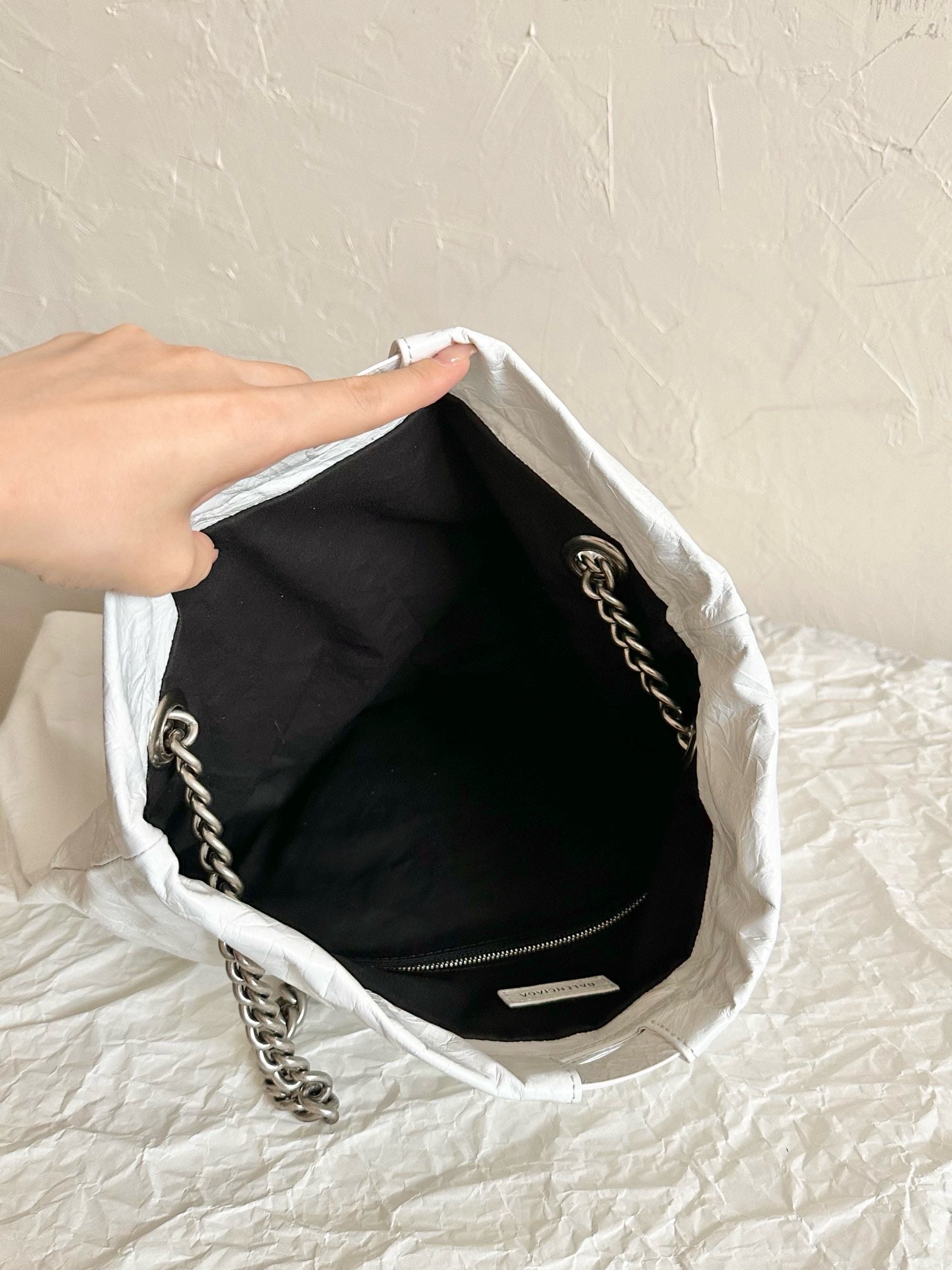 발렌시아가 크러쉬 토트백 미디움