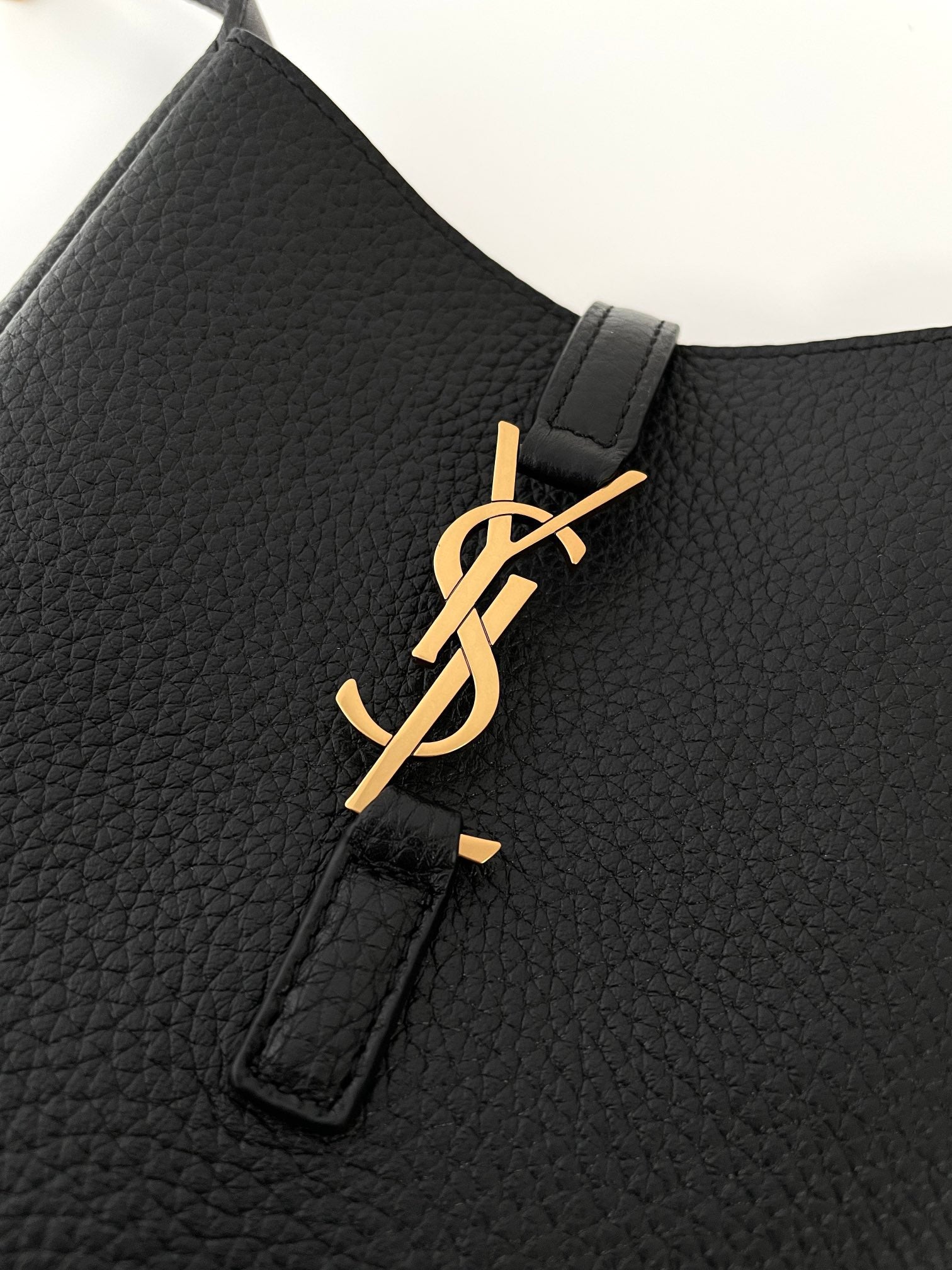 생로랑 LE 5À7 서플 베이비 그레인 레더