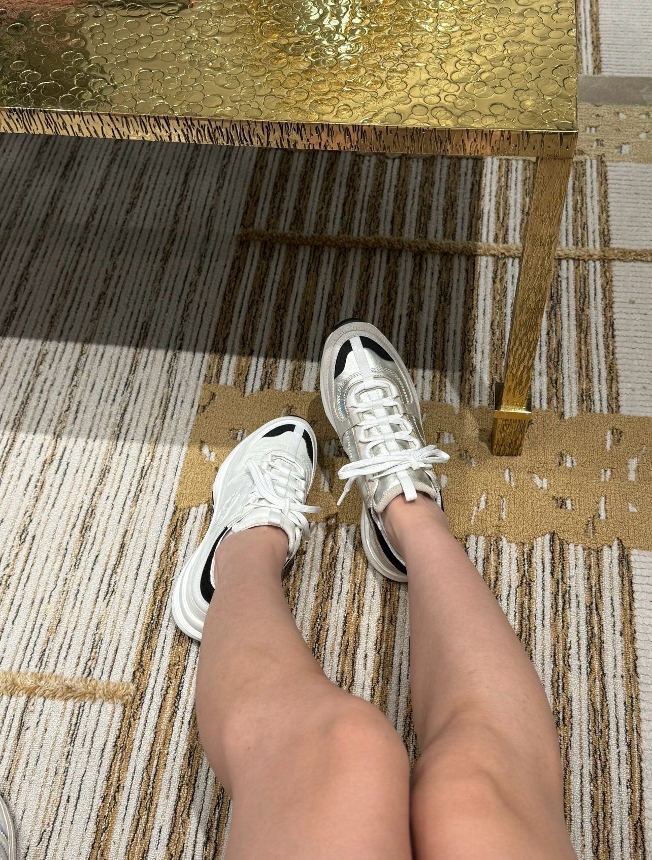 샤넬 라미네이티드 카프스킨 스니커즈