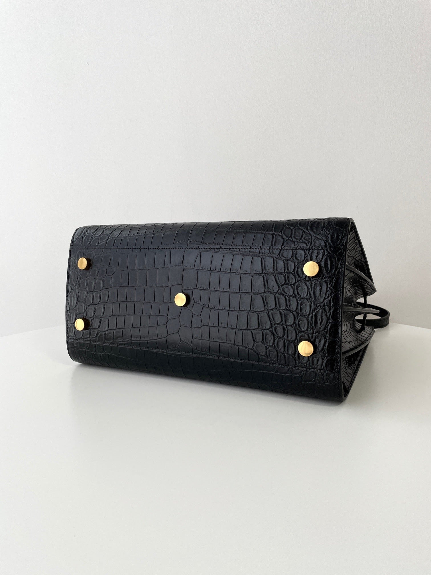 생로랑 삭 드 주르 서플 브리프케이스 악어