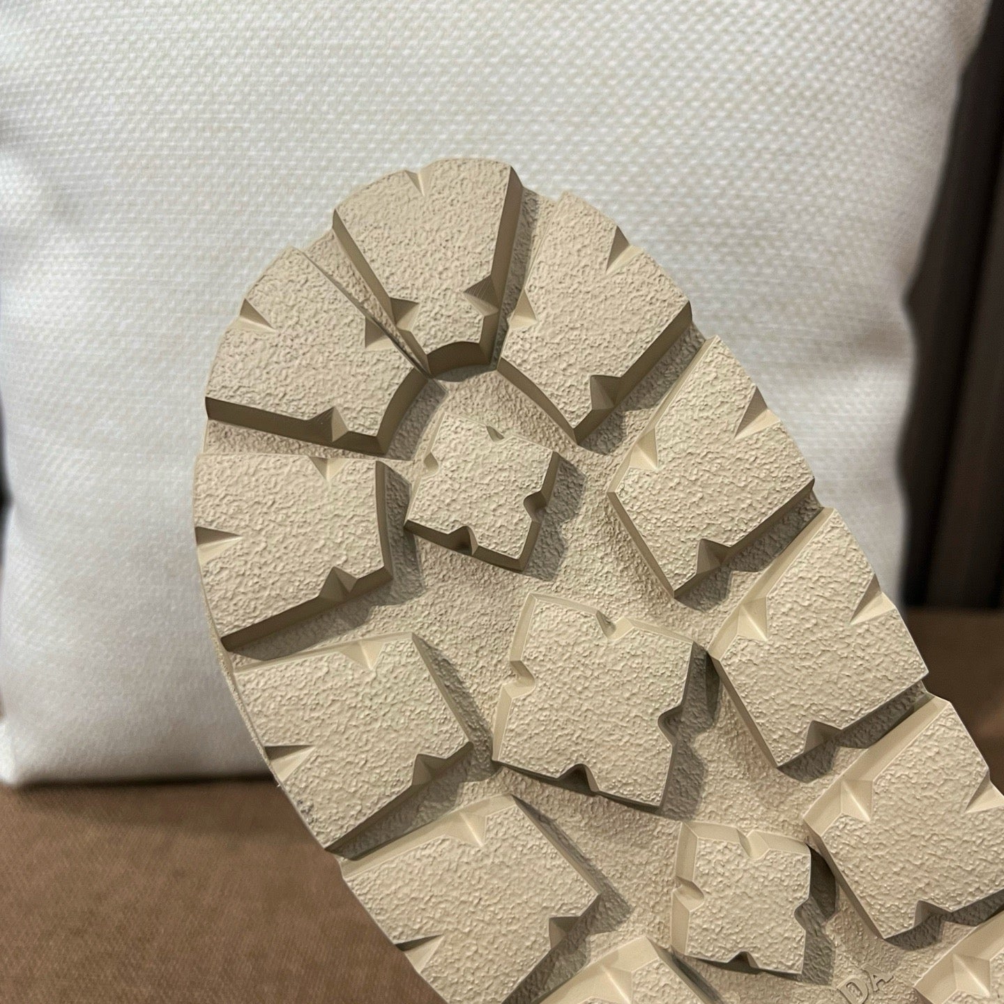 프라다 푸스베트 스웨이드 버클 샌들