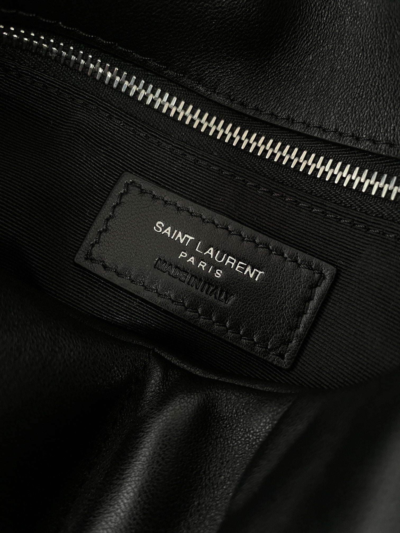 생로랑 루루 푸퍼백 미디움