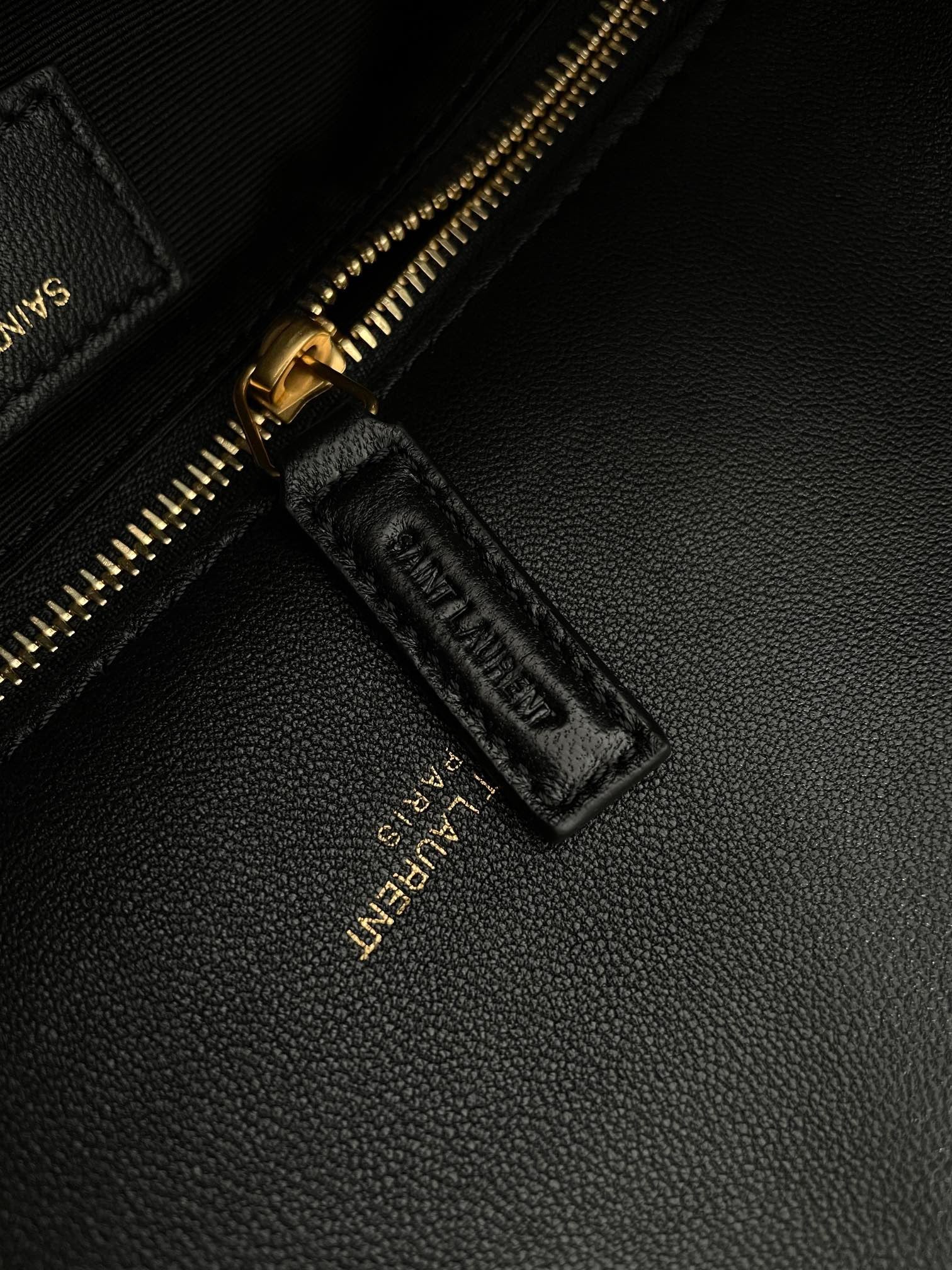 생로랑 루루 푸퍼백 미디움(금장)