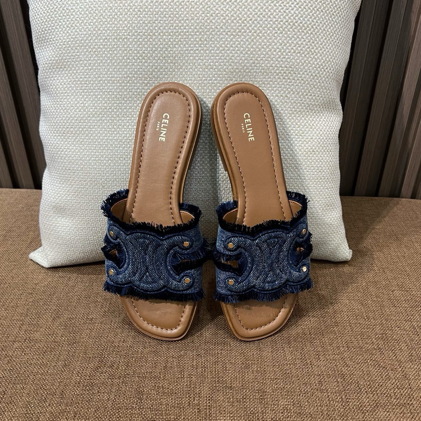 셀린느 트리옹프 마리나 프린지 뮬