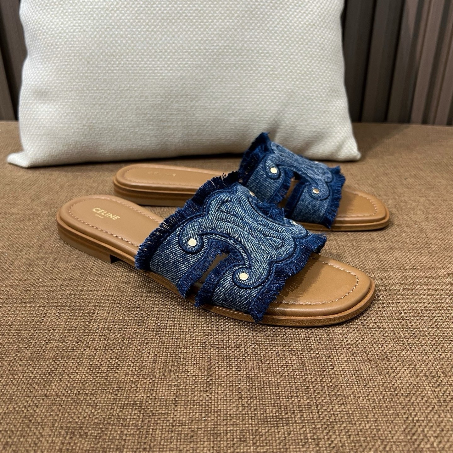 셀린느 트리옹프 마리나 프린지 뮬