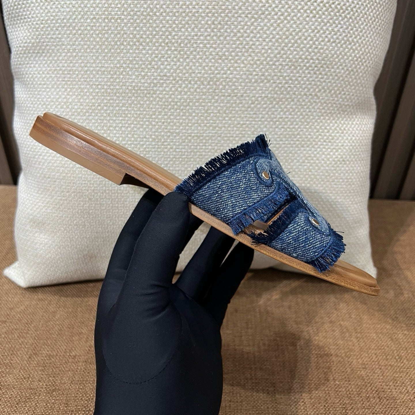 셀린느 트리옹프 마리나 프린지 뮬