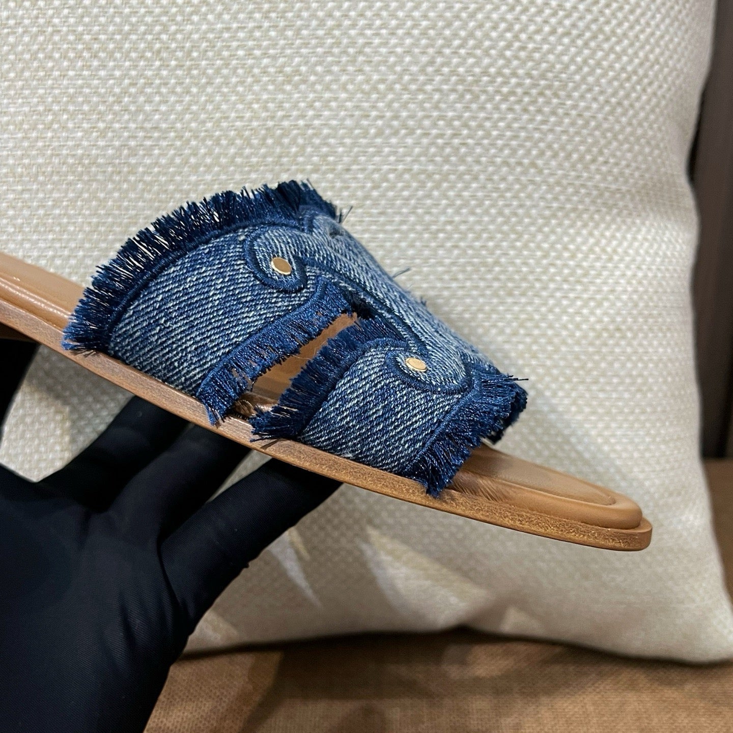 셀린느 트리옹프 마리나 프린지 뮬