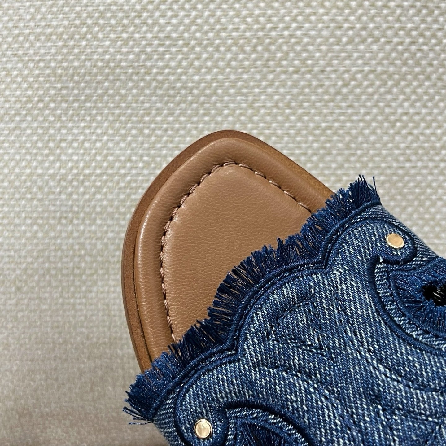 셀린느 트리옹프 마리나 프린지 뮬