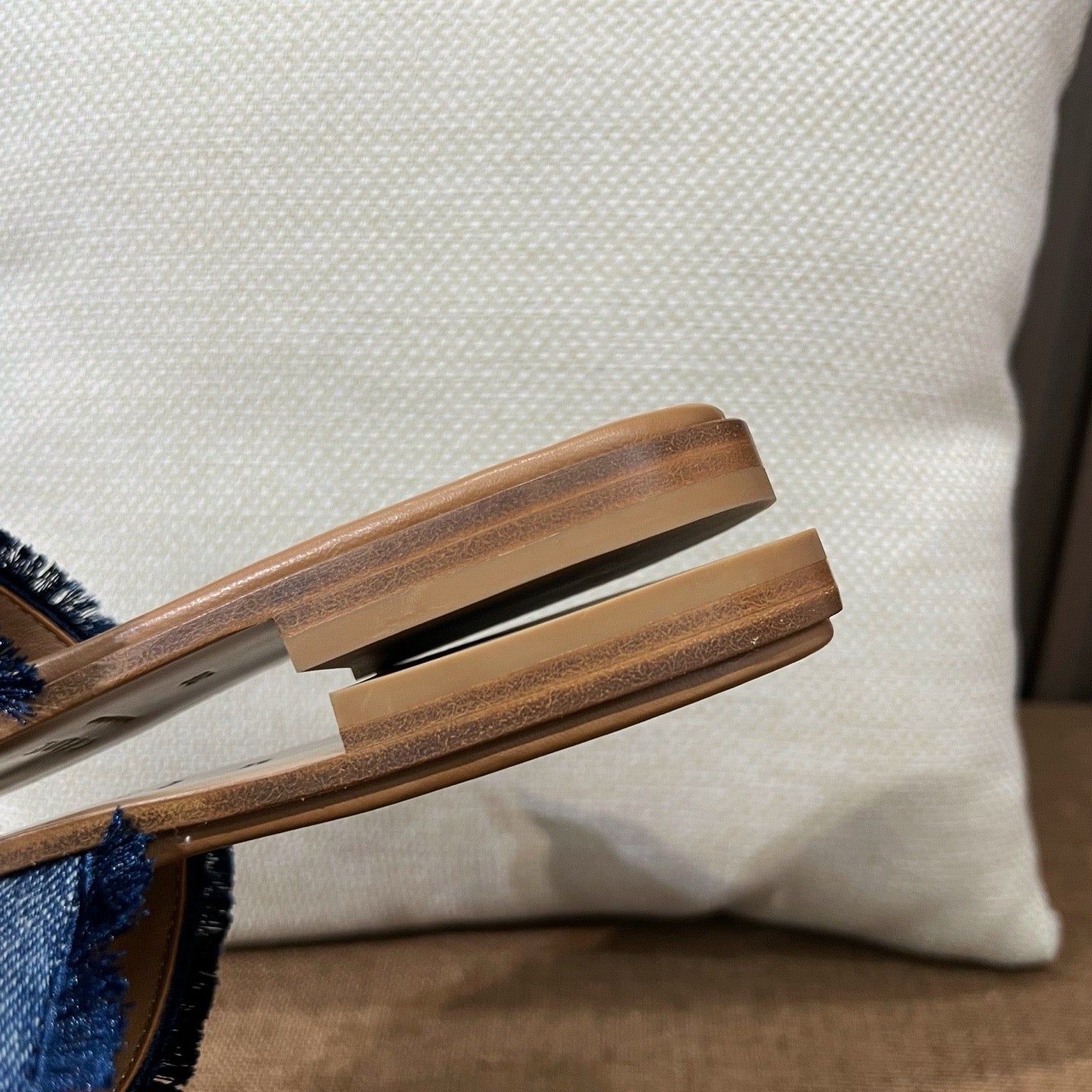 셀린느 트리옹프 마리나 프린지 뮬