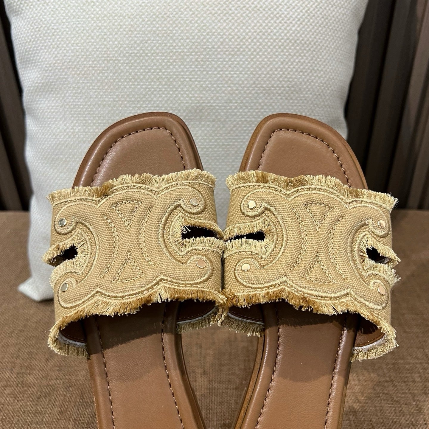 셀린느 트리옹프 마리나 프린지 뮬