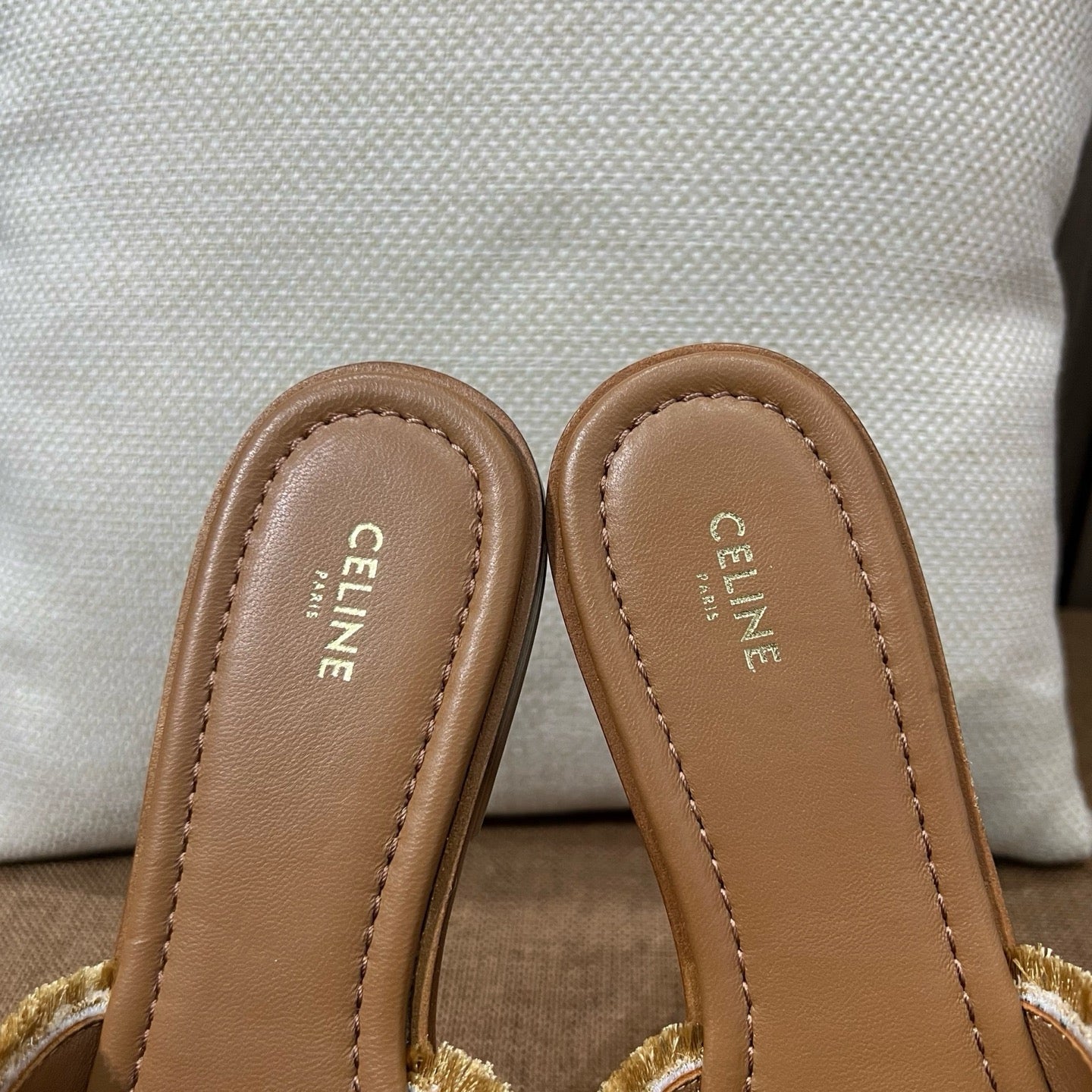 셀린느 트리옹프 마리나 프린지 뮬