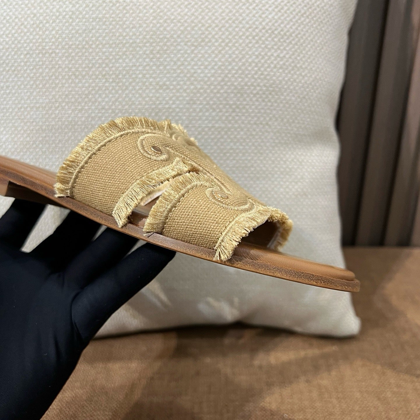 셀린느 트리옹프 마리나 프린지 뮬