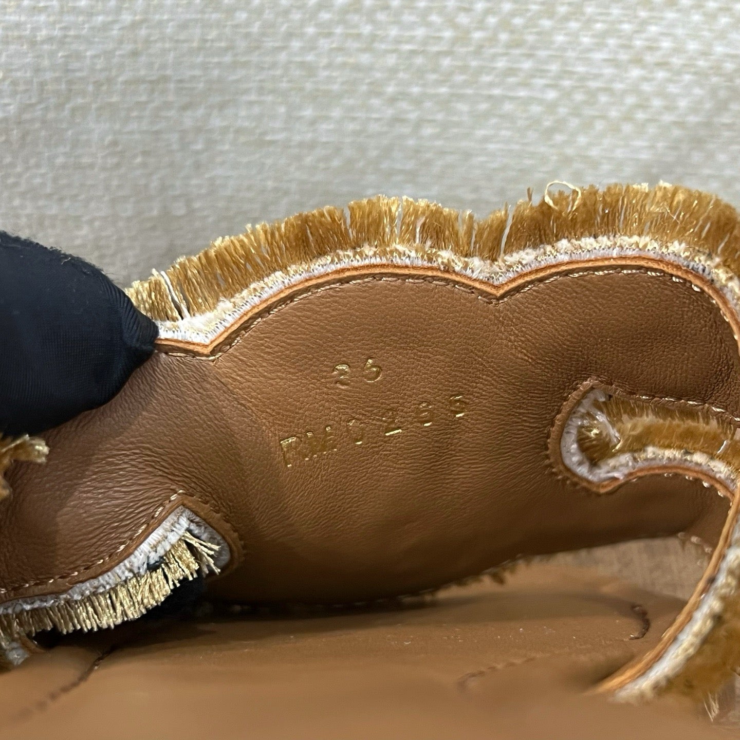 셀린느 트리옹프 마리나 프린지 뮬