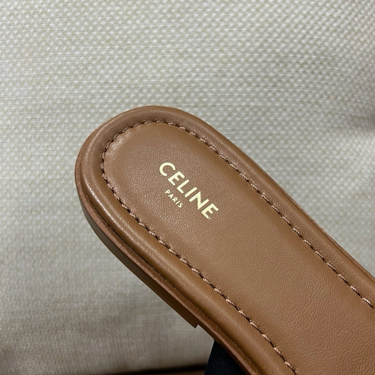 셀린느 트리옹프 마리나 프린지 뮬