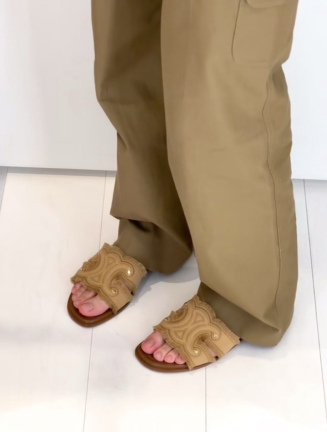 셀린느 트리옹프 마리나 프린지 뮬